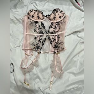 VS 34B corset lingerie with black bow detail